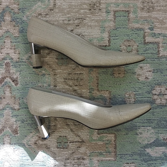 Vintage Stuart Weitzman Heels - Picture 4 of 10